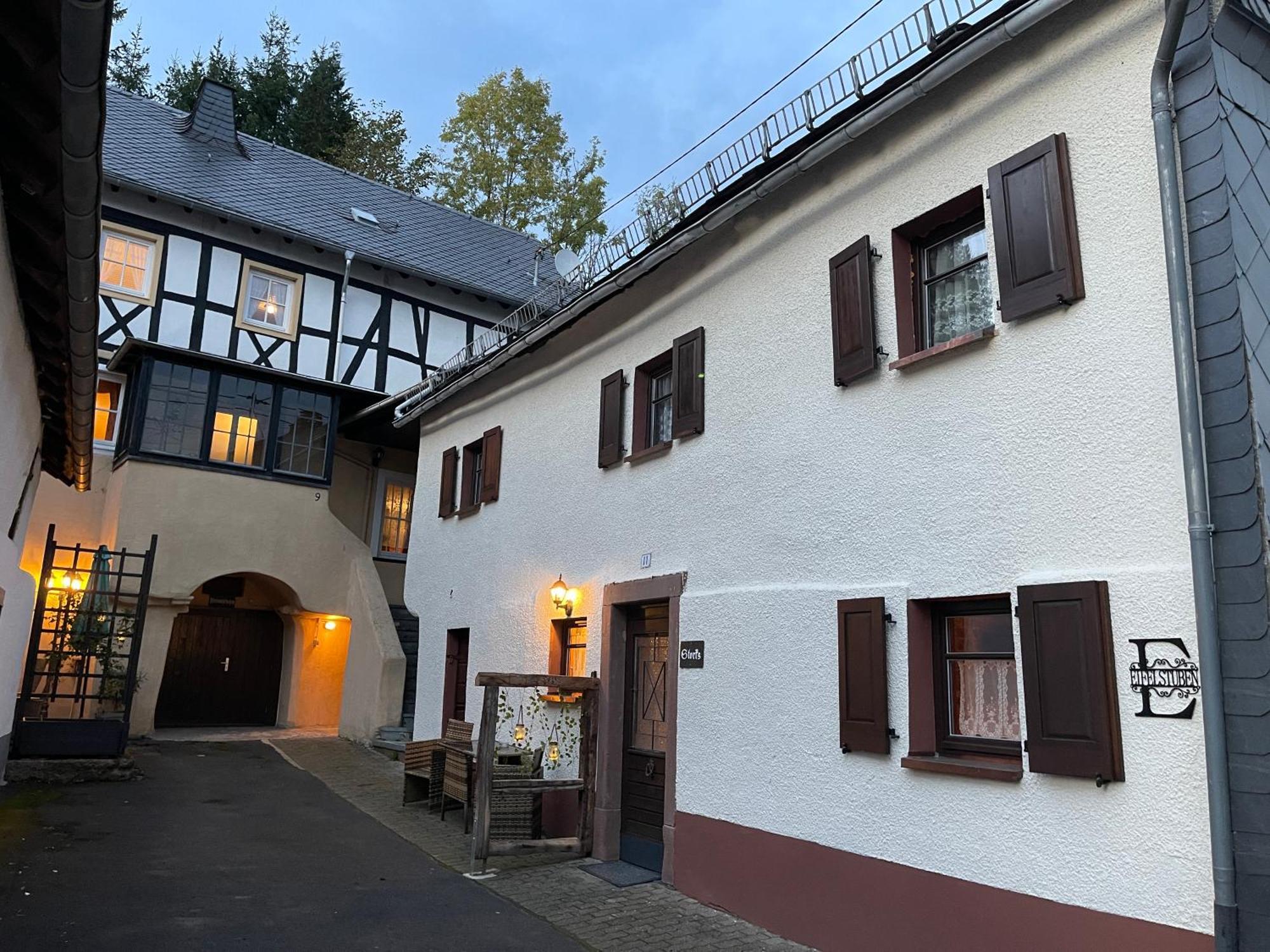 Ferienhaus Eifelstuben Mit Charme - Bauernstube Vulkaneifel - Naehe See Und Burgruine Ulmen المظهر الخارجي الصورة