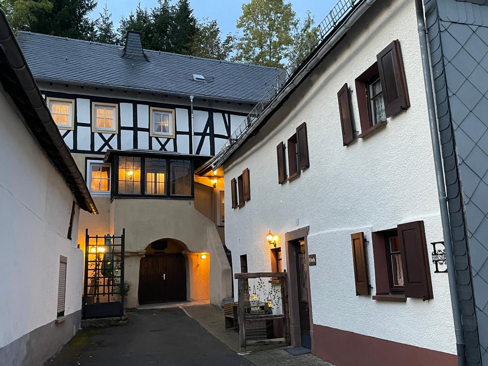 Ferienhaus Eifelstuben Mit Charme - Bauernstube Vulkaneifel - Naehe See Und Burgruine Ulmen المظهر الخارجي الصورة